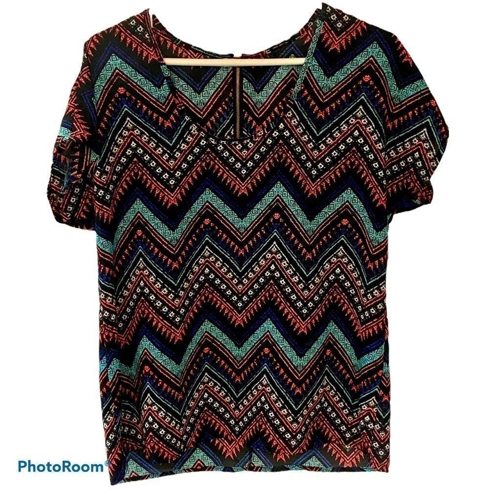 Chevron Scoop Neck Short Sleeve Top